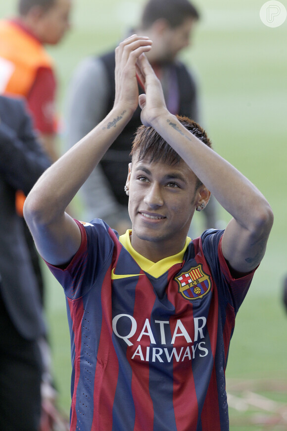 Neymar comemora gol ao som de hit do Psrico em jogo pelo Barcelona