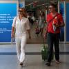 Carolina Dieckmann esteve no aeroporto de Congonhas, em São Paulo, acompanhada do promoter David Brazil