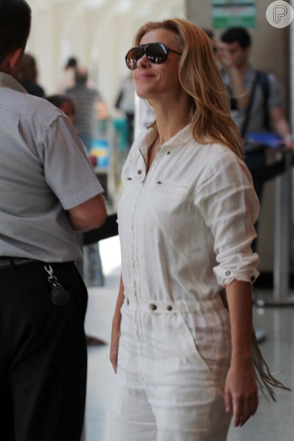 Carolina Dieckmann no aeroporto de Congonhas, em São Paulo
