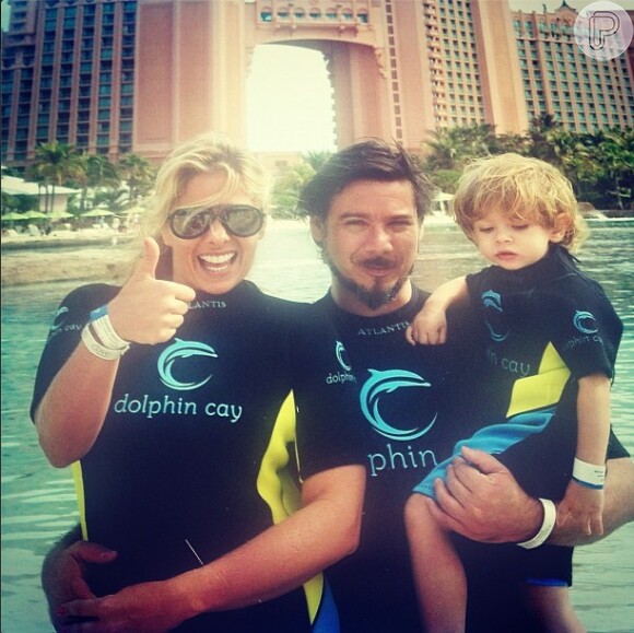 Adriane publicou em seu Instagram uma foto com a família em parque aquático das Bahamas