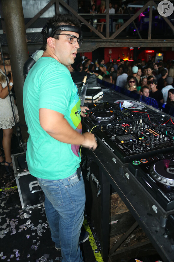 Na última semana, André tocou como DJ na festa em comemoração pelos 10 anos da boate Privilége, em Búzios, na Região dos Lagos do Rio de Janeiro