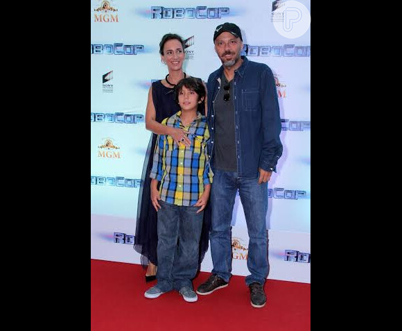 José Padilha lançou seu filme no Rio de Janeiro na noite dia 18 de fevereiro de 2014, ao lado da mulher e do filho