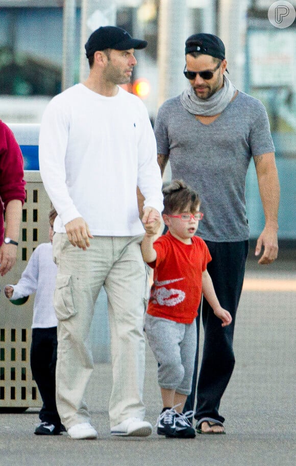 Ricky Martin tem dois filhos, os gêmeos Matteo e Valentín