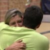 Marcelo e Tatiele se abraçam após eliminação de Roni no 'BBB 14': 'Dor'