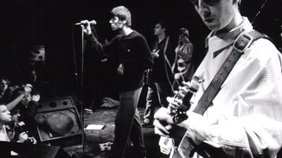 Oasis anuncia relançamento de álbum dos anos 90 com músicas inéditas
