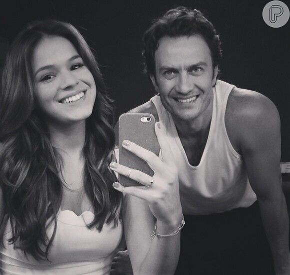 Bruna Marquezine e Gabriel Braga Nunes posam para foto na rede Instagram
