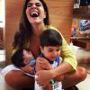 Juliana Paes com os filhos, Pedro, de 3 anos, e Antonio, de 8 meses
