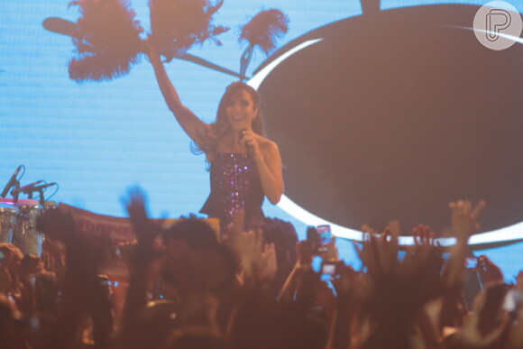 Ivete Sangalo se apresenta no palco do seu camarote Cerveja & Cia, em Salvador, na noite desta quinta-feira, 27 de fevereiro de 2014