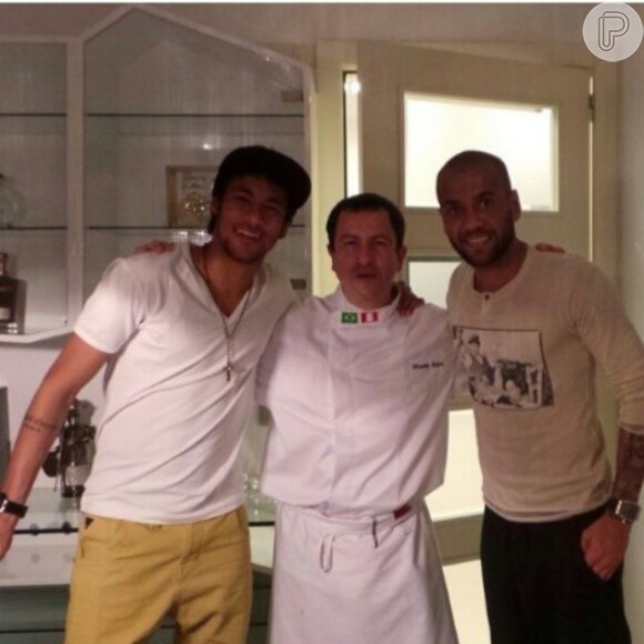 Neymar e Daniel Alves, jogadores do Barcelona, estão sempre juntos