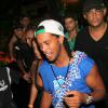 Ronaldinho Gaúcho foi flagrado conversando ao pé do ouvido com uma morena na área vip do seu camarote, em Salvador, em 2 de março de 2014
