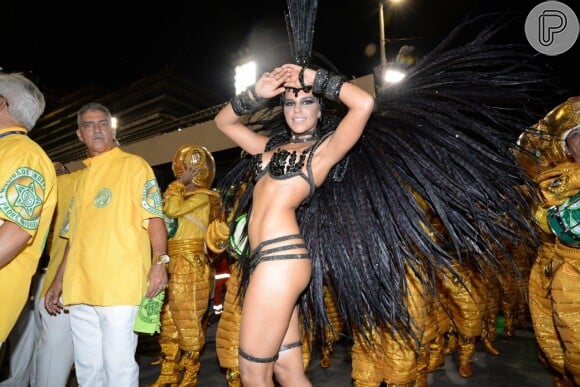 Mariana Rios estreia como rainha de bateria no desfile da Mocidade Independente de Padre Miguel, no Rio de Janeiro, em 3 de março de 2014