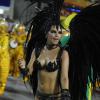 Mariana Rios samba no desfile da Mocidade