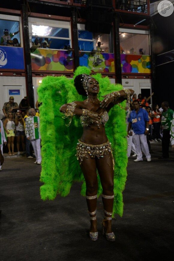 Cris Vianna brilha como rainha de bateria da Imperatriz Leopoldinense, em 4 de março de 2014