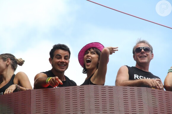 Maria Casadevall e Anderson Di Rizzi se divertem em show do Chiclete com Banana, em Salvador, em 4 de março de 2014