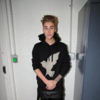 Polícia divulga fotos de Justin Bieber exibindo tatuagens na prisão