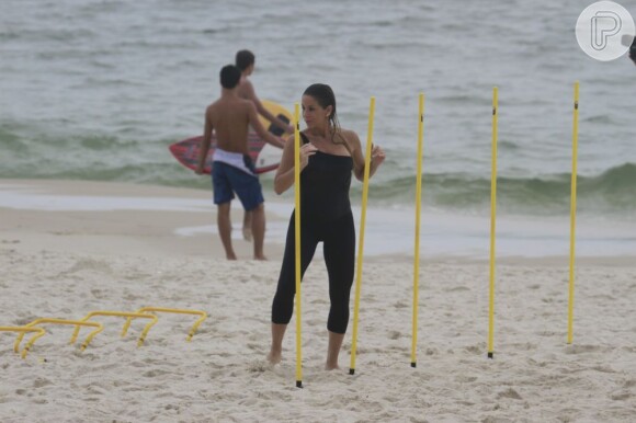 Danielle Winits é praticante de Beach Training