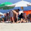 Fernanda Lima e Rodrigo Hilbert namoraram na praia do Leblon, no Rio de Janeiro, na tarde deste domingo, 9 de março de 2014