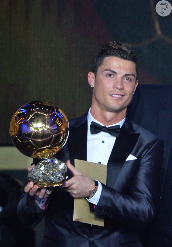 Cristiano Ronaldo é o jogador mais rico do mundo, com cerca de R$ 480 milhões