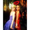 Mariana Ximenes e Valesca Popozuda fazem a pose do beijinho no ombro, no Baile da Vogue