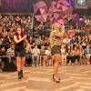 Dulce María, Valesca Popozuda e Mariana Ximenes dançam 'Beijinho no Ombro' no programa 'Altas Horas', em 13 de março de 2014