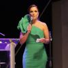 Ivete Sangalo apostou em um vestido verde ao ser homenageada pelo Brazil Foundation