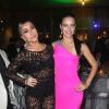 Sabrina Sato posa com Adriana Lima no baile de gala Brazil Foundation