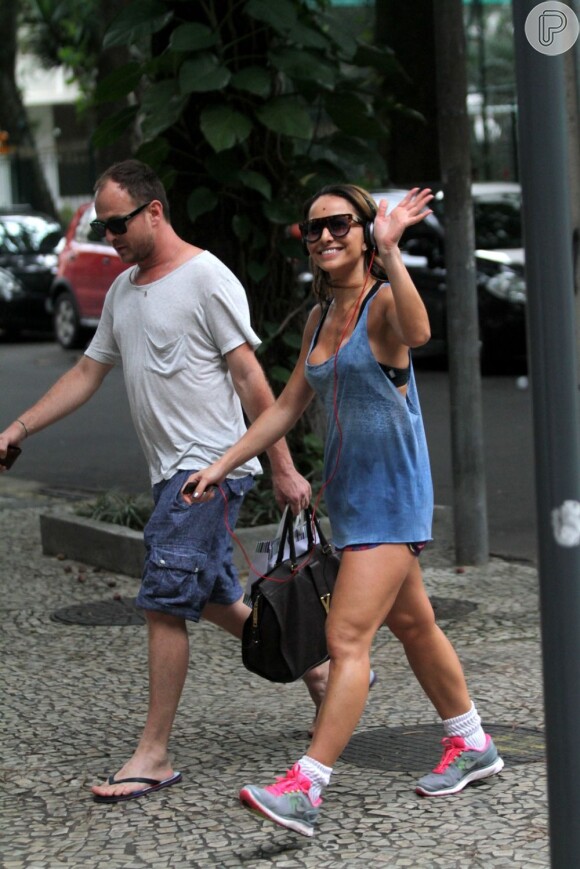 Sabrina Sato foi flagrada caminhando no Leblon, na zona sul do Rio de Janeiro, nesta quinta-feira, 17 de janeiro de 2013