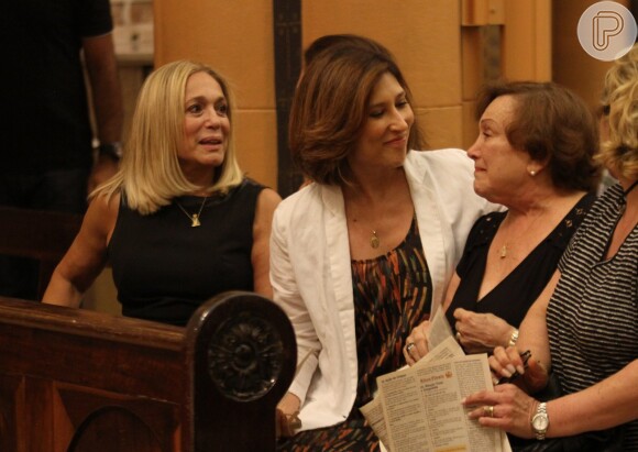 Amigos do casal, como Susana Vieira, foram prestar homenagem ao ator na missa de sétimo, no Rio