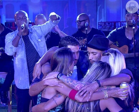 'BBB14': Thiaguinho canta para os confinados do reality show (26 de março de 2014)