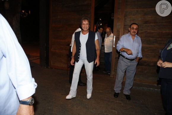 Roberto Carlos foi ao local após a polêmica no comercial da Friboi