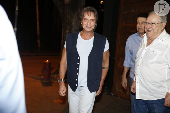 Roberto Carlos vai a restaurante de carnes no Humaitá, Zona Sul do Rio de Janeiro, na noite desta quinta-feira, 27 de março de 2014
