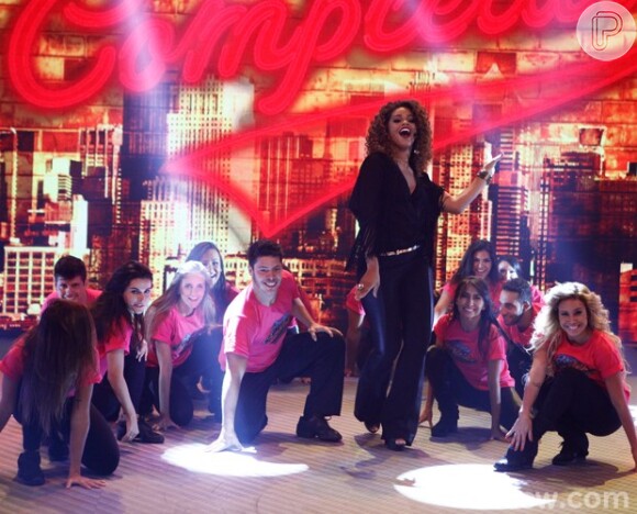 Juliana Alvez canta e dança na estreia do quadro 'Artista Completão', do Domingão do Faustão, em 31 de março de 2014