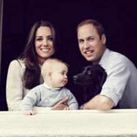 Kate Middleton e príncipe William aparecem ao lado do filho, George, em foto