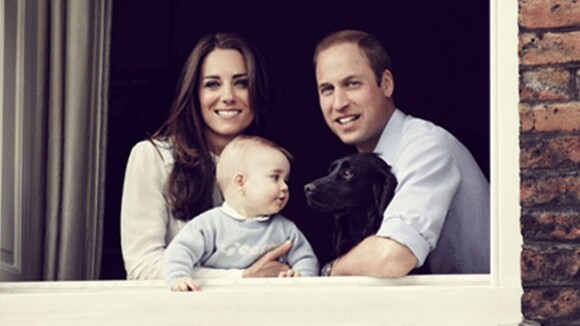 Kate Middleton e príncipe William aparecem ao lado do filho, George, em foto