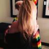 Miley Cyrus e Avril Lavigne brincam de briguinha em vídeo publicado no Instagram, em 1 de abril de 2014