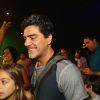 Xuxa e o namorado Junno Andrade foram à estreia da peça 'Tchutchucão - o Cãopeão da Xuxa', no Shopping da Gávea, na Zona Sul do Rio de Janeiro