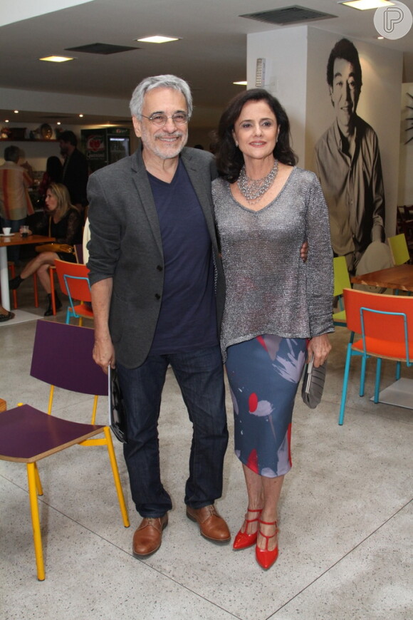 Famosos participam de 'Prêmio APTR de Teatro' no Rio de Janeiro; Marieta Severo prestigia evento ao lado do marido, Aderbal Freire Filho