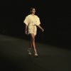 Bruna Marquezine desfila pela Coca-Cola Jeans no Fashion Rio