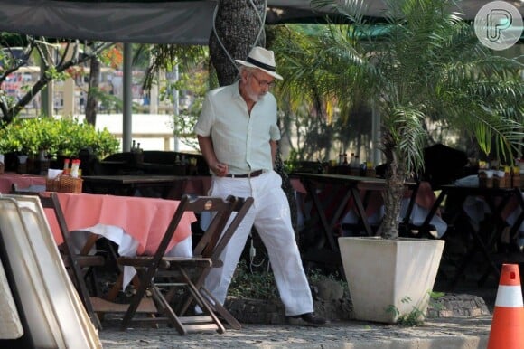 Paulo José gravou cenas de 'Em Família', na manhã desta quinta-feira, 10 de abril de 2014, na orla da Lagoa Rodrigo de Freitas, na Zona Sul do Rio