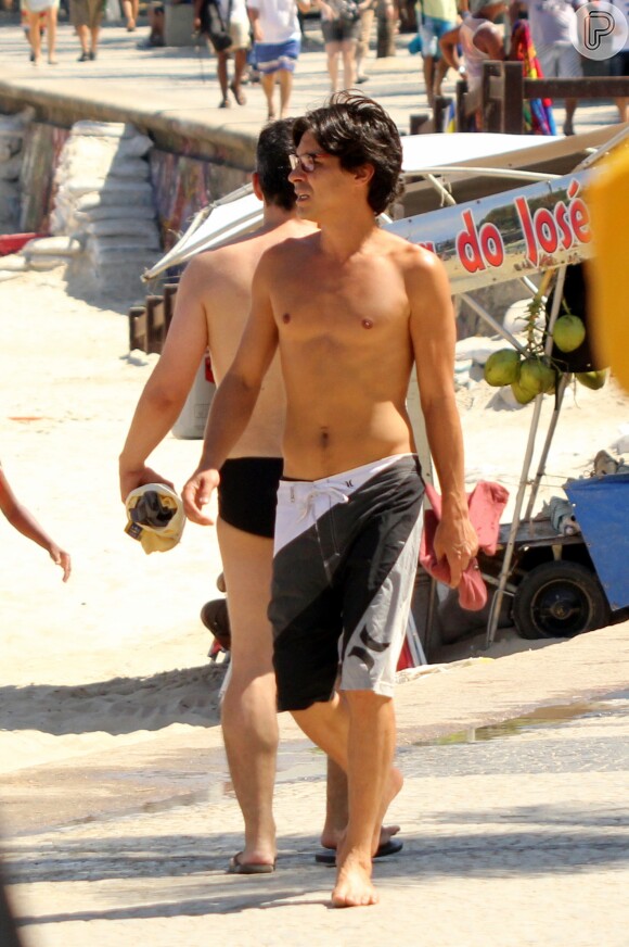 André Gonçalves aproveitou o dia ensolarado para ir à praia do Arpoador