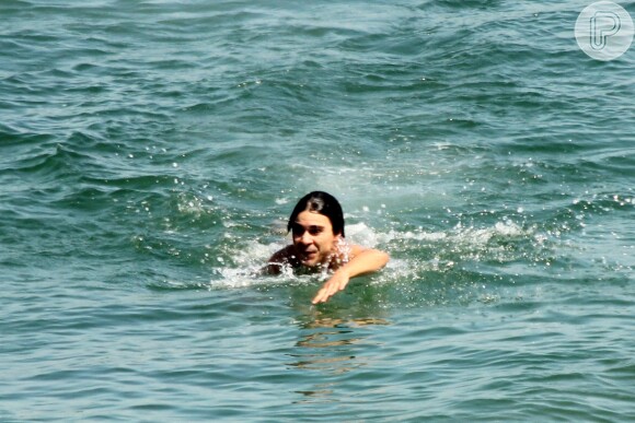 O calor ajudou na decisão e André Gonçalves entrou no mar