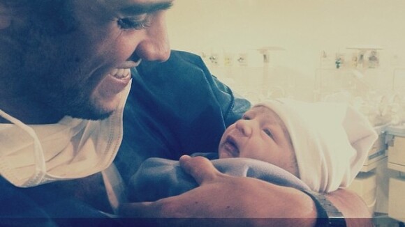 Nasce o 1º sobrinho de Bruno Gissoni e Rodrigo Simas: 'Mais amado do mundo'