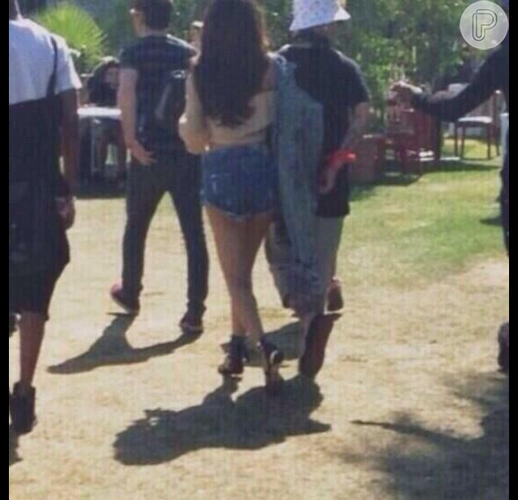 Justin Bieber e Selena Gomez são flagrados abraçados nos Coachella
