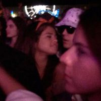 Justin Bieber e Selena Gomez são flagrados juntos no festival Coachella