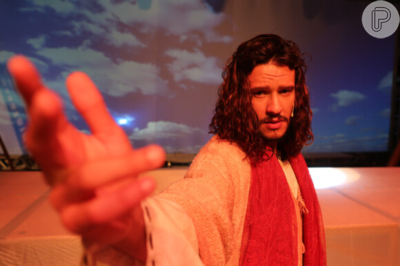 Nando Rodrigues estreia peça sobre 'Paixão de Cristo'