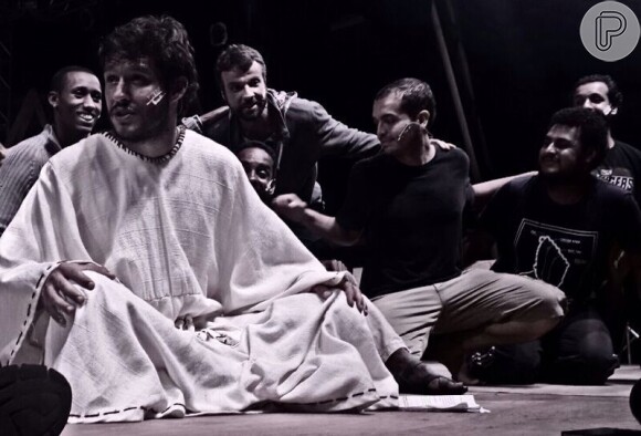 Nando Rodrigues comemora papel de Jesus Cristo no teatro: 'Feliz por estar voltando as palcos com a oportunidade de representar Jesus'