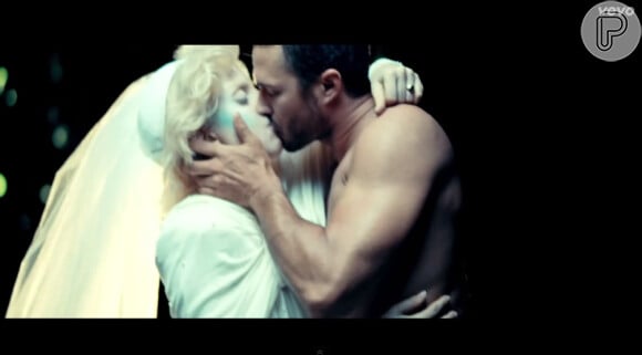 Taylor participou de um clipe de Lady Gaga, da música 'Yoü and I', em 2011