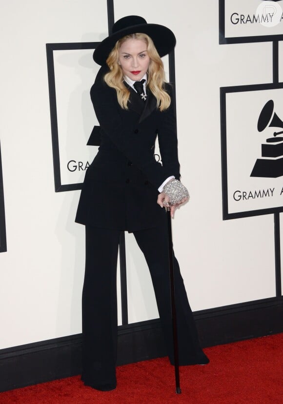 Madonna investiu no estilo boyish no tapete vermelho do Grammy 2014