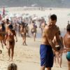 Rodrigo Hilbert curte o feriado da Sexta-Feira Santa na praia do Leblon, na Zona Sul do Rio de Janeiro