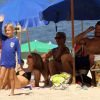 Fernanda Lima curte dia de folga com a família, na praia do Leblon, na Zona Sul do Rio de Janeiro
